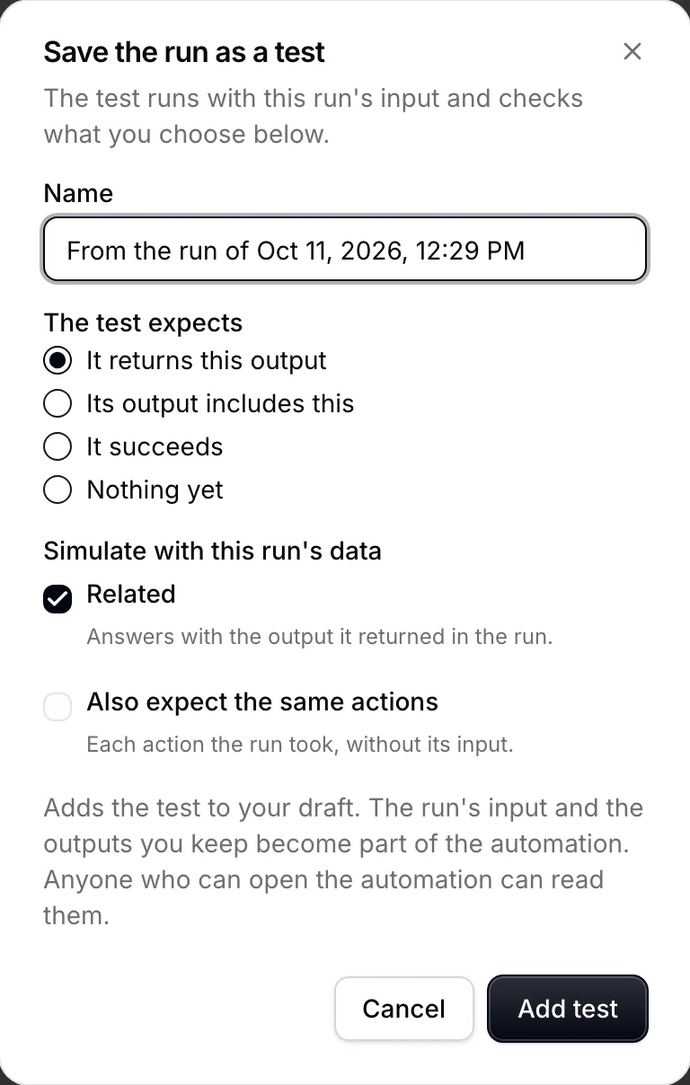 Der Dialog Save the run as a test: Name From the run of Oct 11, 2026, 12:29 PM; unter The test expects ist It returns this output gewählt; unter Simulate with this run's data ist Related eingeschaltet und antwortet mit der Ausgabe aus dem Lauf; Also expect the same actions ist aus; danach die Zeile dazu, wohin der Test kommt und wer ihn lesen kann, mit Cancel und Add test.